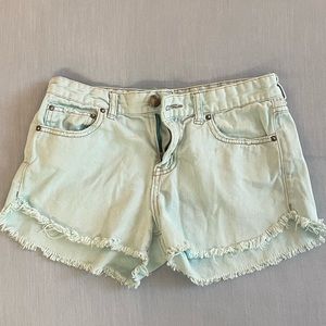 Free People. Womens cutoff shorts. Size 26